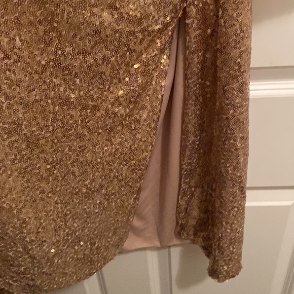 COPY - NWT Woman’s Lane Bryant Shimmering Gold Sequin Robe. - Picture 4 of 6